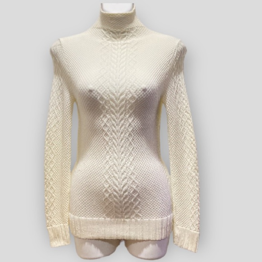 HIDDEN LOTUS TURTLE NECK LONG SLEEVE TOP ONE SIZE FITS ALL